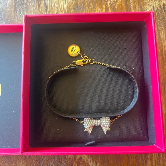 Juicy Couture gold plated rhinestone bow bracelet - Picture 3 of 7